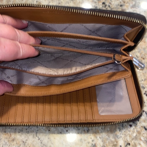 Michael Kors Jet Set Monogram Organizer and Phone Case - Picture 6 of 8